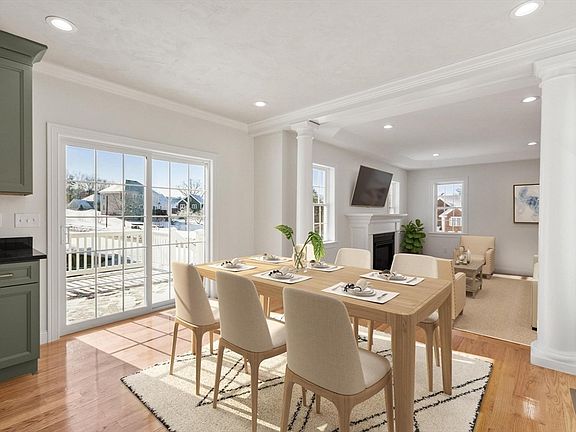3rd image of 2 Clover Glen Cir