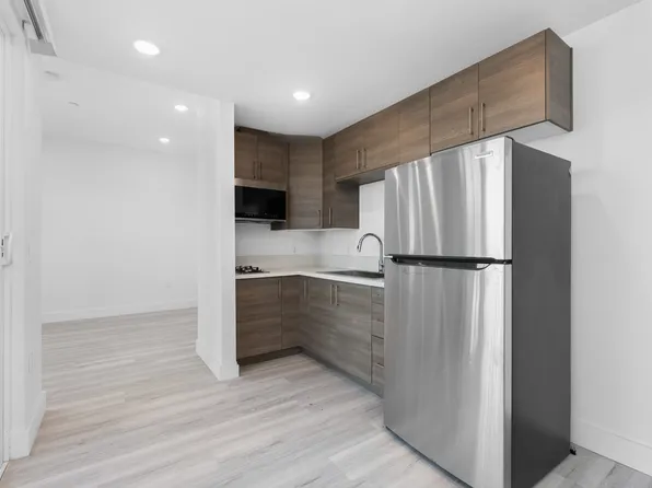 549 N Heliotrope Dr.