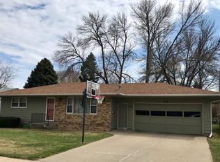 807 E 19th St, Yankton, SD 57078