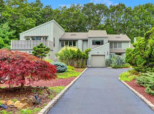 28 Timberline Cir, Port Jefferson, NY 11777