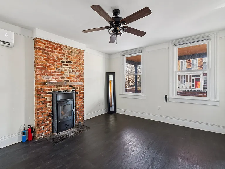 113 S Laurel St #A — Photo 8