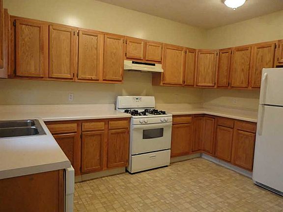 3rd image of 852 N Temple Ave