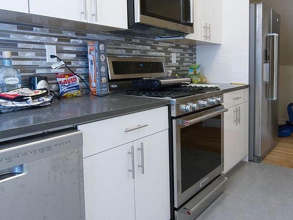 3rd image of 162 W 54th St APT 1F
