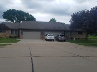 2800 Fieldcrest Dr, Kaukauna, WI 54130