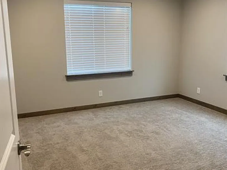 1313 Fozzie Ln — Photo 6