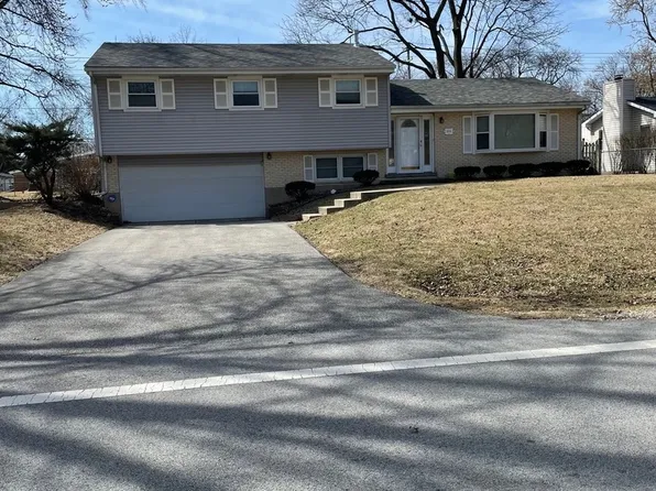 3 S 214 Ironwood Dr, Glen Ellyn, IL 60137