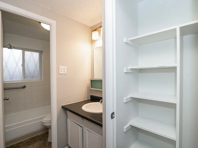 1280 Clayton St. Apartments — Photo 22