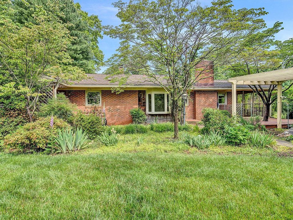 1st image of 522 Crestland Dr