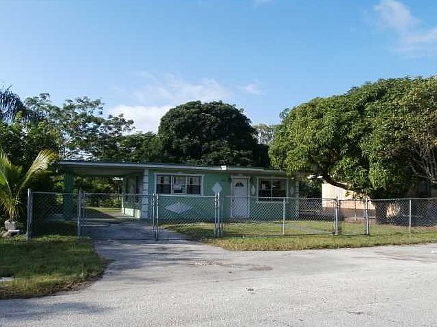1st image of 4546 Carver St