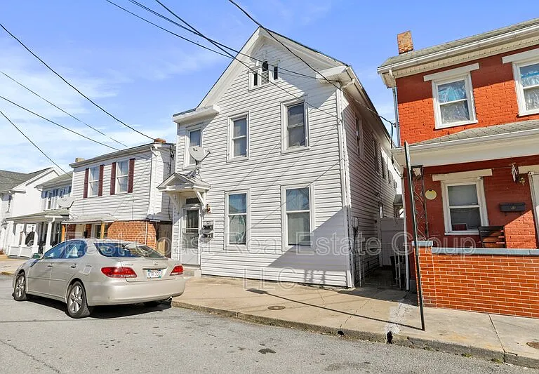 721 2nd St #A — Photo 3