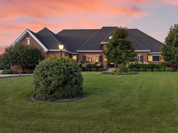 N19W24652 River Edge COURT, Pewaukee, WI 53072