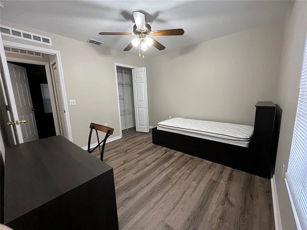 1 bed, 1.5 bath, 400 sqft, $980 — Photo 2