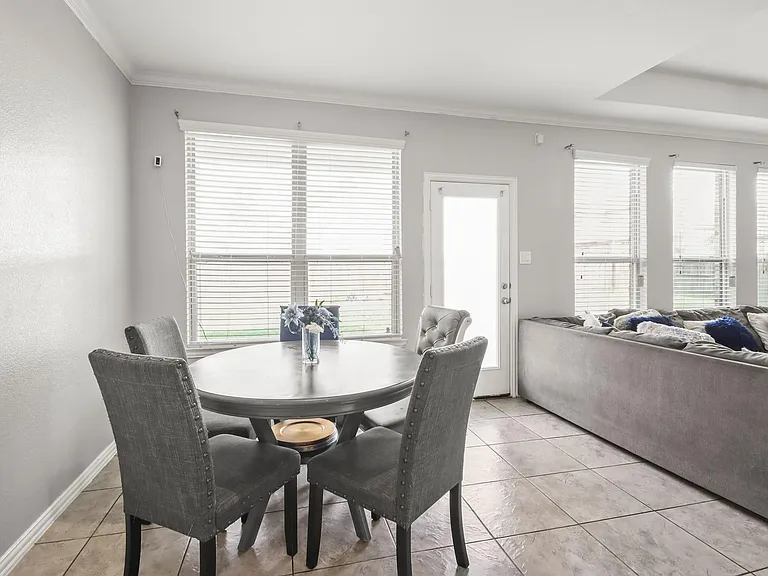 702 S Galley Dr — Photo 12