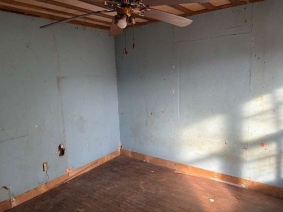 4th image of 1410 Rosewood Ln
