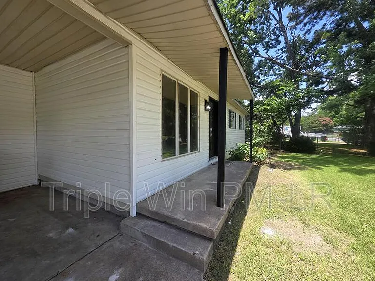 8700 Winston Dr — Photo 4