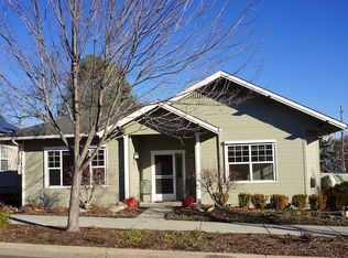 802 Plum Ridge Dr, Ashland, OR 97520