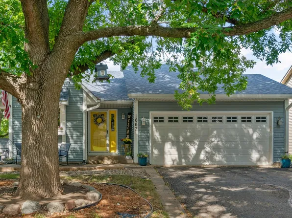 1067 Hummingbird Ln, Eagan, MN 55123