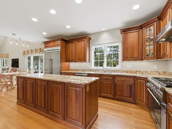 3rd image of 3 McKeever Dr