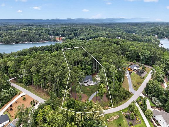 2nd image of 2024 Retreat Pointe Rd