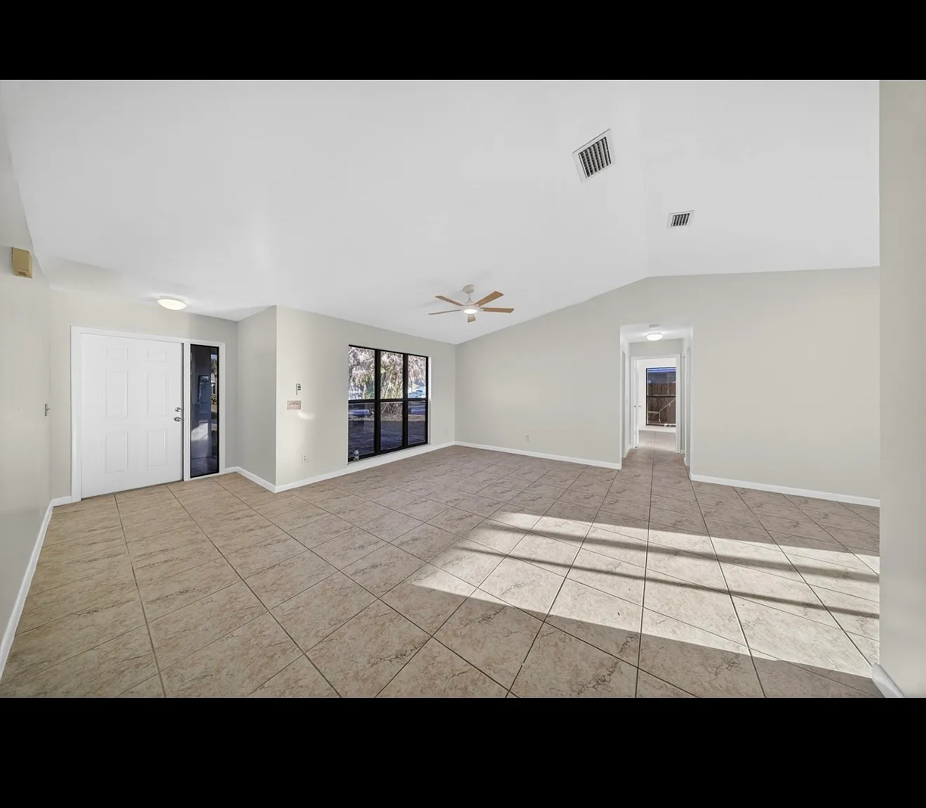 3 bed, 1394 sqft, $2,800 — Photo 2