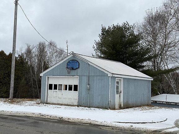 4th image of 178 School House Road