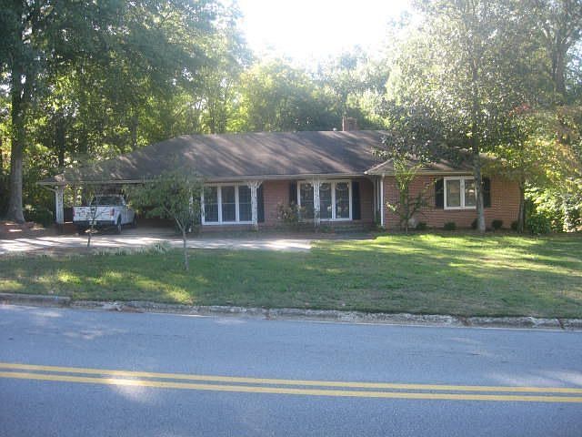 1st image of 621 Dixon Dr