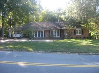 621 Dixon Dr, Gainesville, GA 30501
