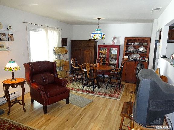 2nd image of 13 Lexington Ct