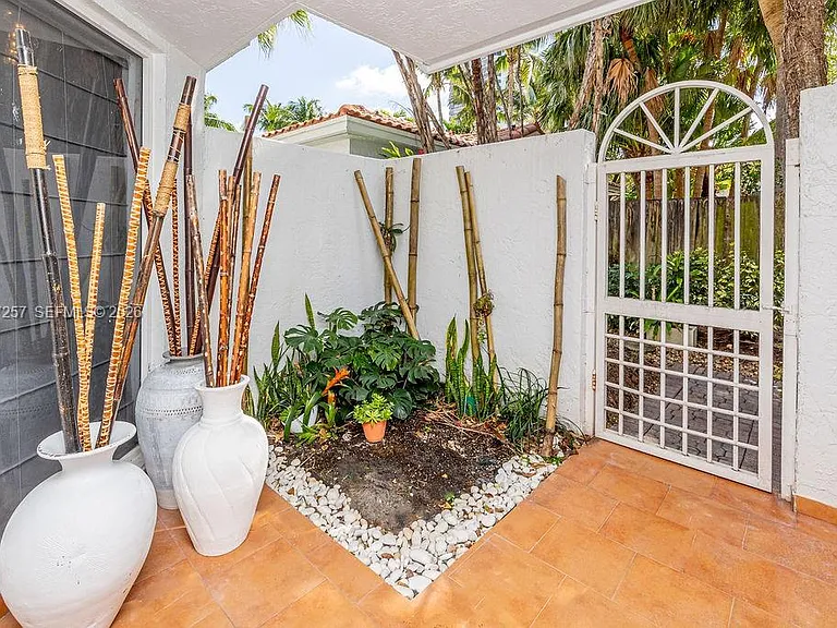 20935 NE 37th Ct — Photo 6