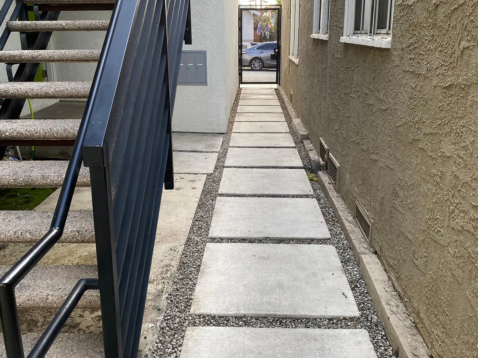 2326 Locust Ave — Photo 1
