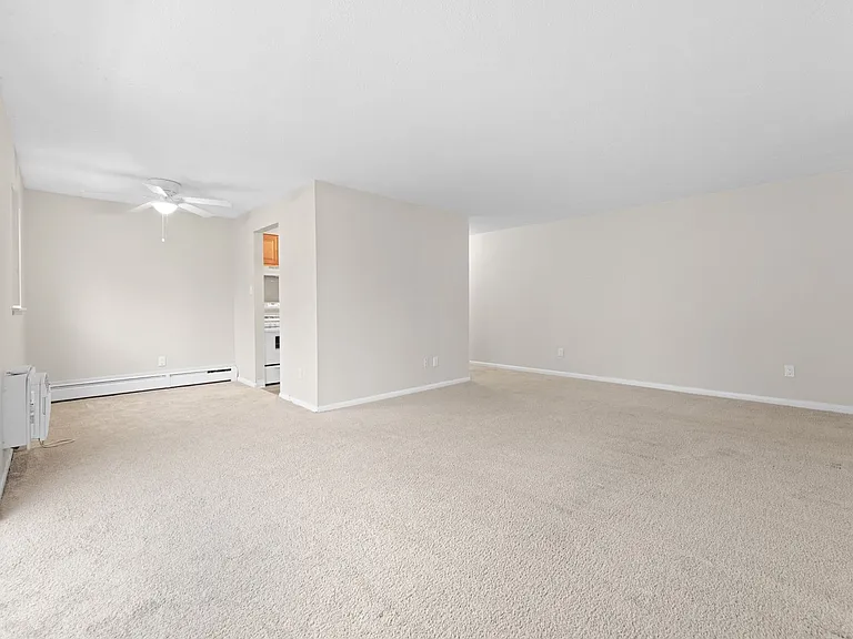 The Hillcrest Apartments — Photo 34