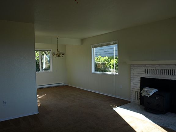 4th image of 1478 S East Camano Dr