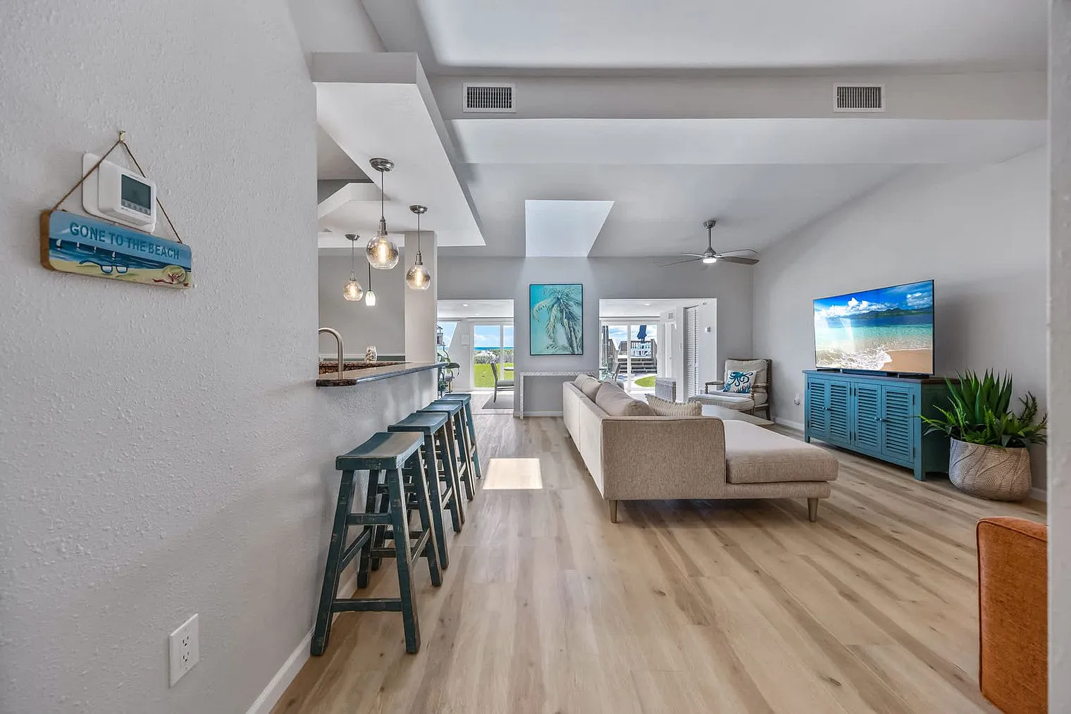 5 bed, 5.0 bath, 3100 sqft, $26,200 — Photo 2