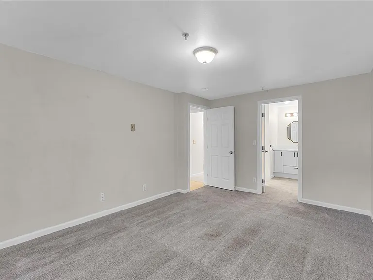 975 Aberdeen Ave NE #D105 — Photo 7
