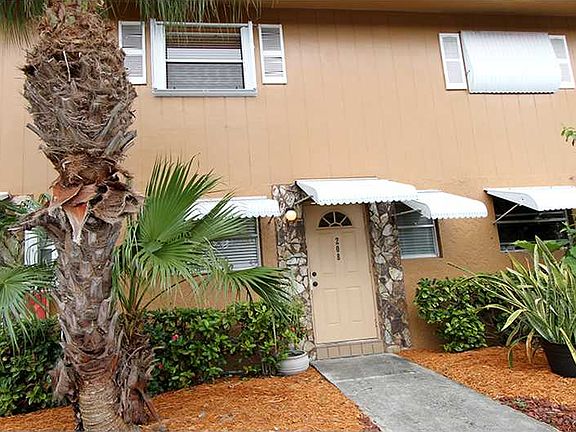 2nd image of 450 SE 7th St APT 208