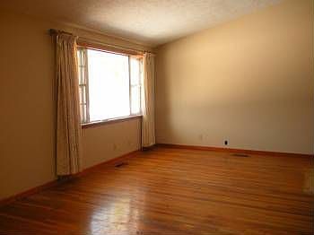 5th image of 220 N Bauman St
