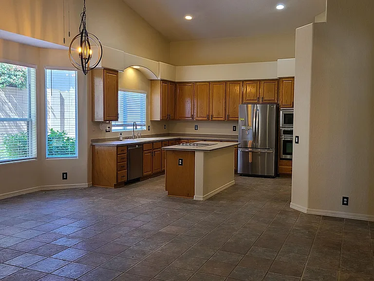 14206 S 12th Pl — Photo 9