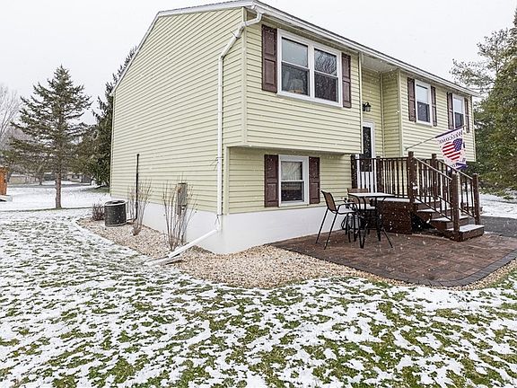 3rd image of 111 Crisfield Cir