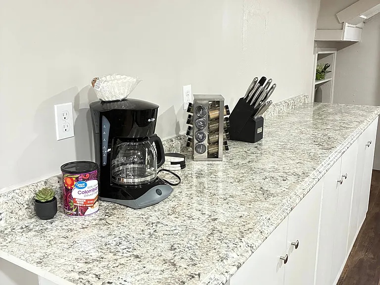 2 bed, 1.0 bath, 1024 sqft, $2,000 — Photo 55