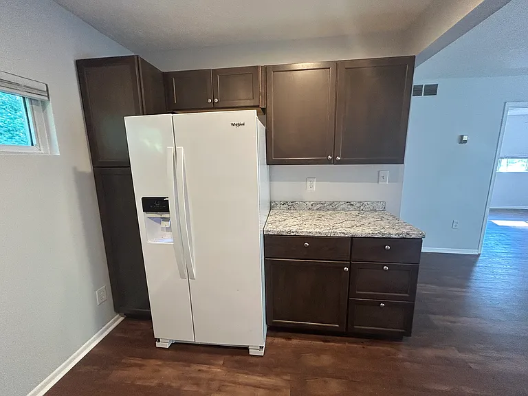 304 S Bayly Ave — Photo 12