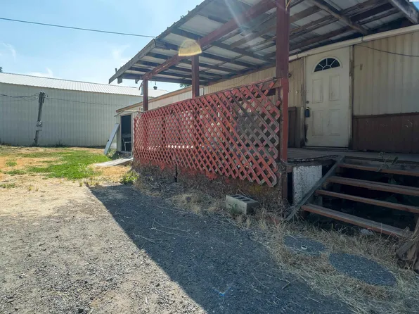 1110 N Clay St Trailer 3, Colfax, WA 99111