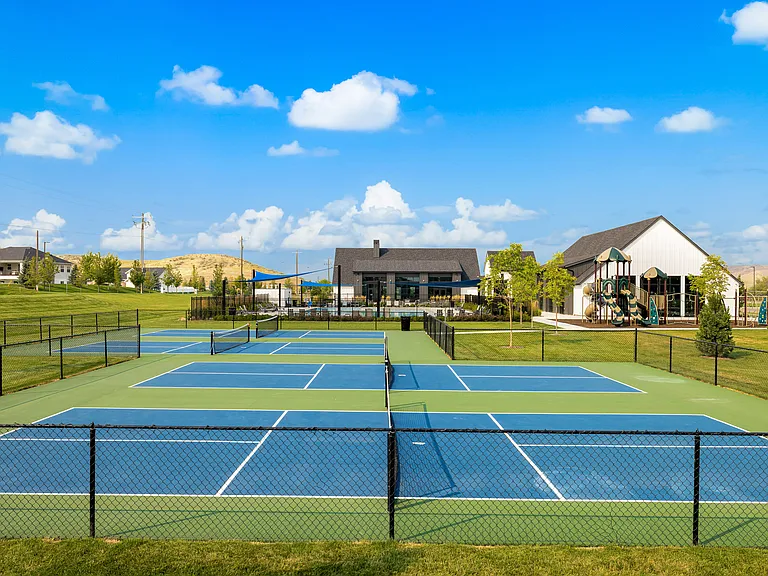 Pickeball Courts walking distance