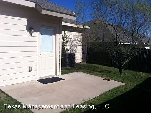 2nd image of 1015 Newcastle Dr