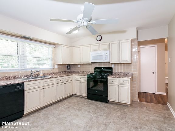 4th image of 1225 Lindsay Ln