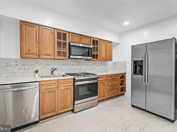 523 Bloom St, Baltimore, MD 21217
