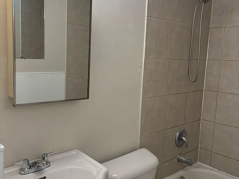 204 McKay Ave #1 — Photo 8