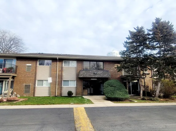 4425 Blackhawk Ln APT 101, Lisle, IL 60532