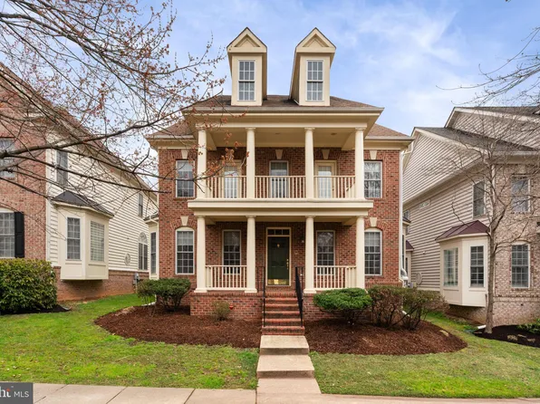 9185 Topaz St, Fairfax, VA 22031