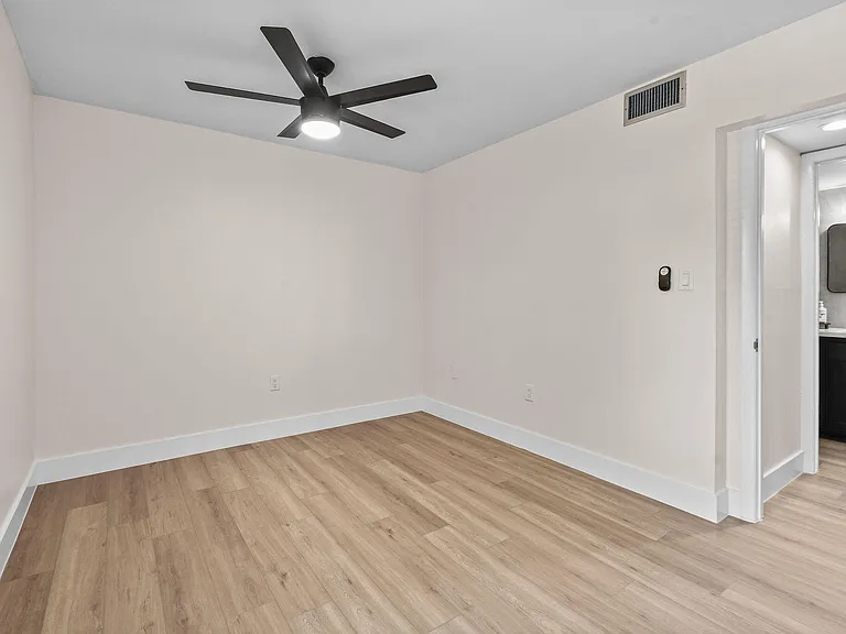 2233 NW 22nd Ave #102 — Photo 35