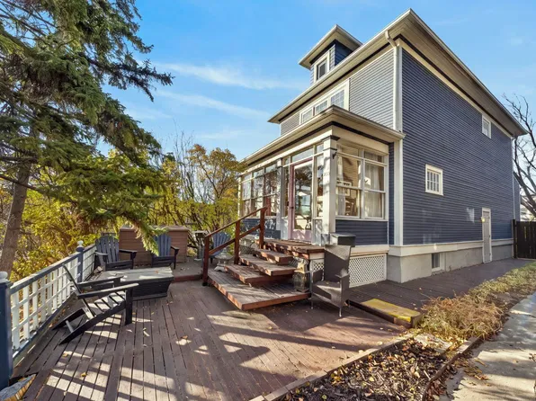 2619 15th St SW, Calgary, AB T2T 3Z8